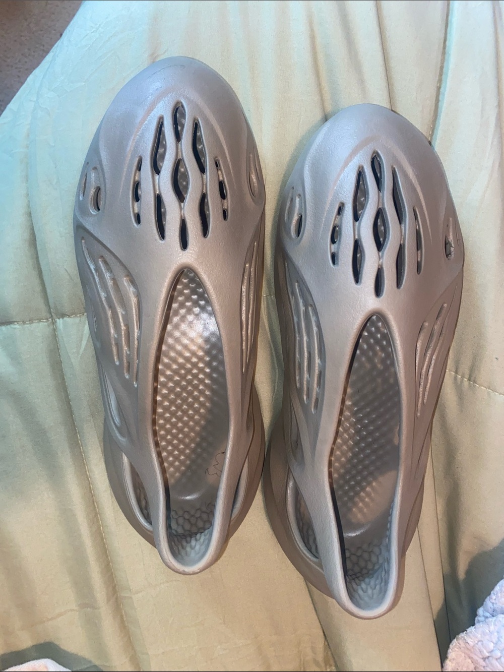 Yezzy foam runners